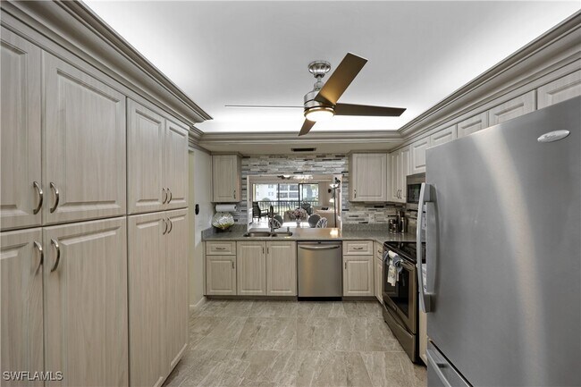 Building Photo - 500 Misty Pines Cir