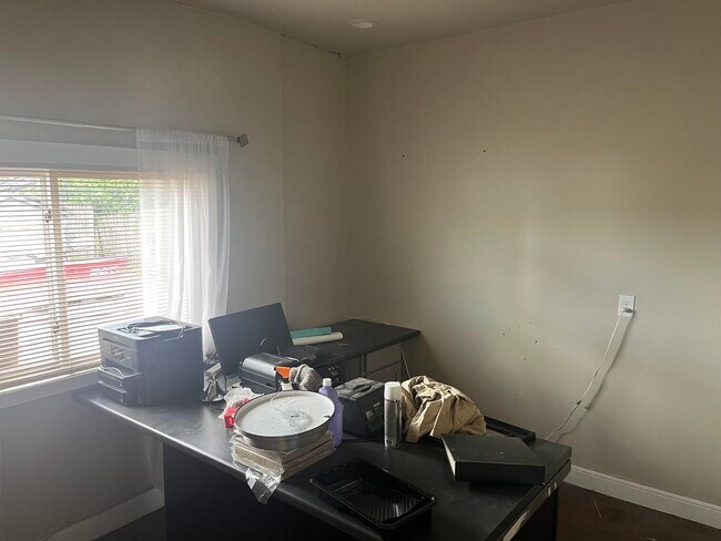 Foto del edificio - 4211 W Beltline Hwy