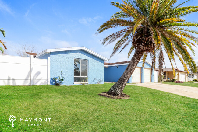 Foto del edificio - Home with Pool & Covered Patio in Port Ric...