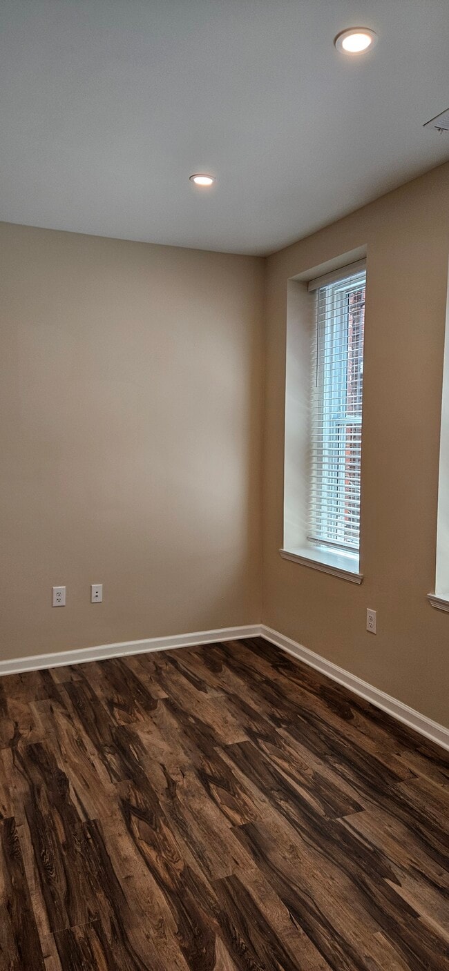 Building Photo - 2016 1st St NW