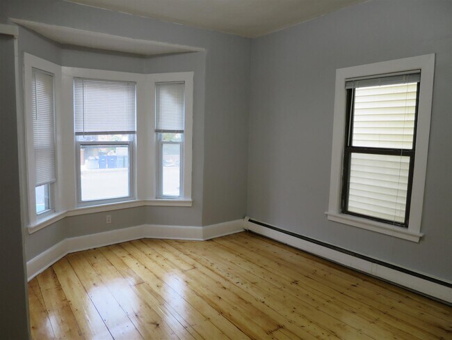 Building Photo - 354 Somerville Ave