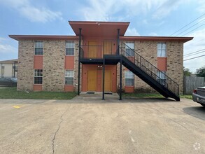 Building Photo - 5702 Greengate Dr