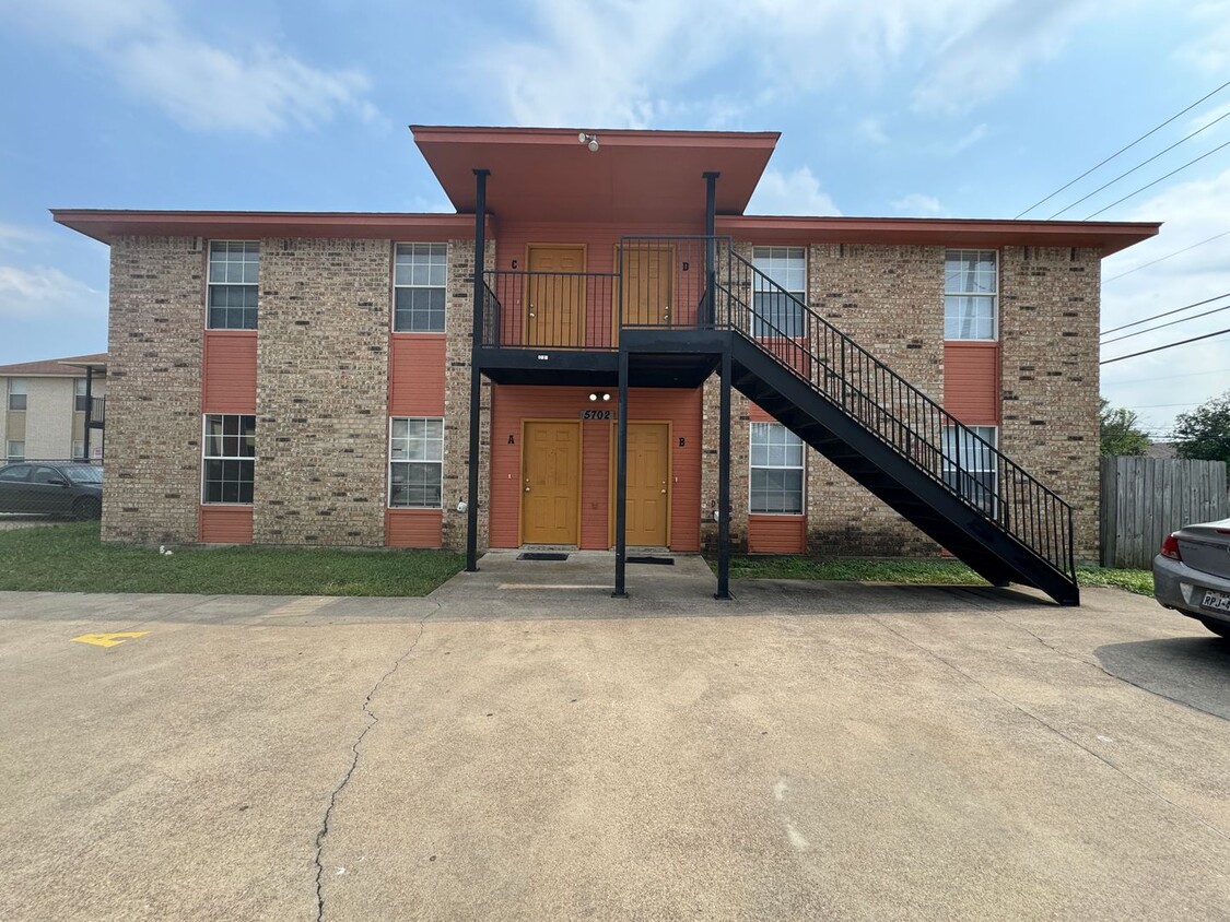 Foto principal - 5702 Greengate Dr
