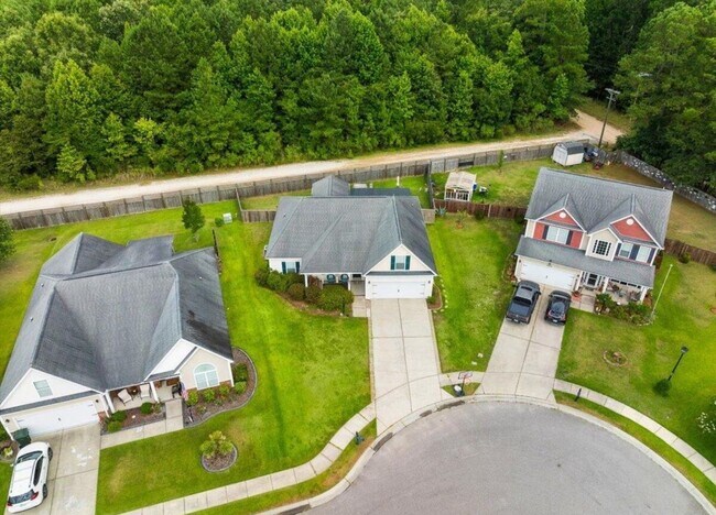 Foto del edificio - 421 Brawley Dr