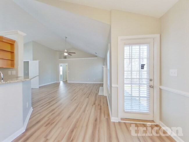 Foto del edificio - 200 Pebble Brooke Ct