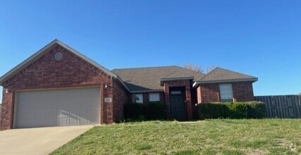 Building Photo - 461 Novarra Dr