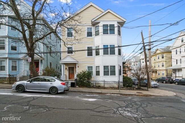 Building Photo - 4 br, 1 bath Apartment - 1 Oswald St 1 Unit 1