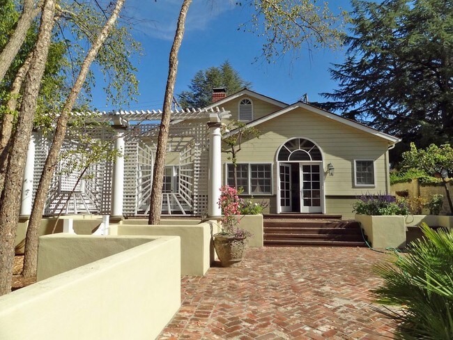 Foto del edificio - Charming Downtown Los Gatos 3 Bedroom Gem
