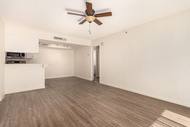 Building Photo - Affordable Luxury in a Gated Community