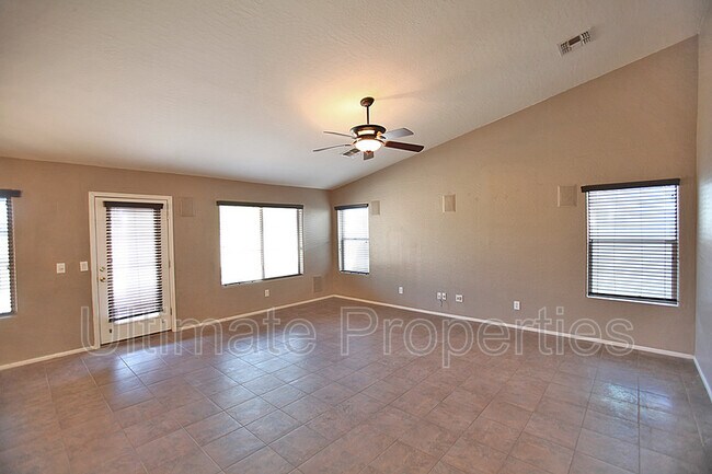 Foto del edificio - 2098 W Goldmine Mountain Dr