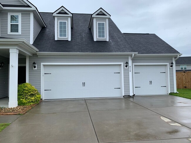 Building Photo - GORGEOUS Cane Bay Home!