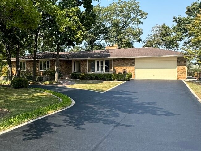 Building Photo - 23566 W Horizon Spur