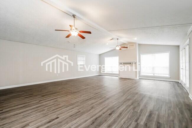 Foto del edificio - 5048 Riverwood Cir