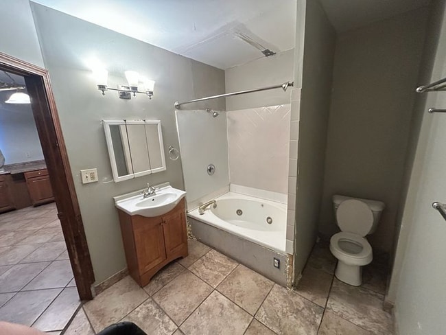 Building Photo - 600 East Ave