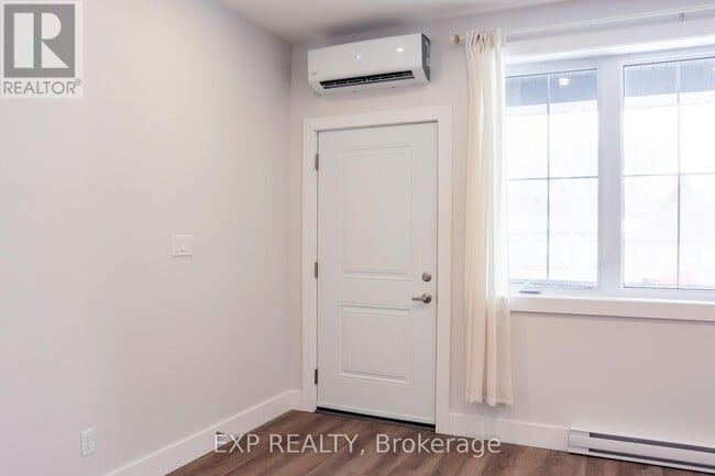 Building Photo - 15 Arthur St