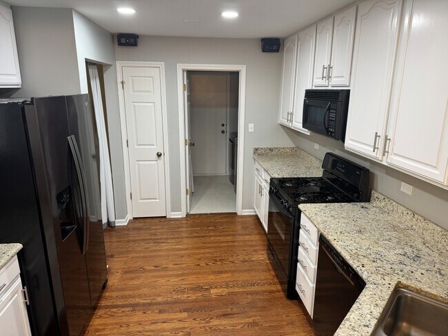 Foto del edificio - 2037 Waterford Ln