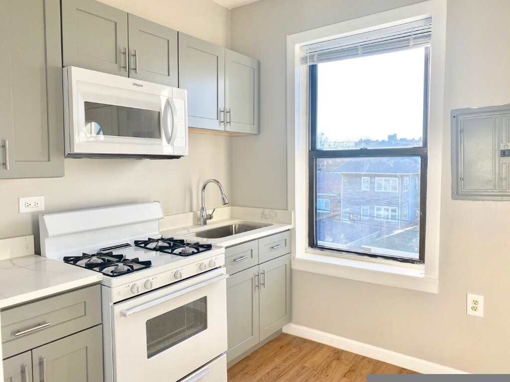 Building Photo - 4722 N Kedzie Ave