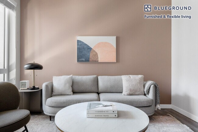 Foto del edificio - 3560 Rambla Pl