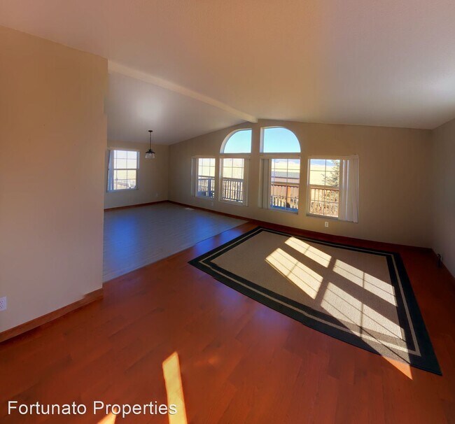 Foto del edificio - 2 br, 2 bath House - 220 Elm Street
