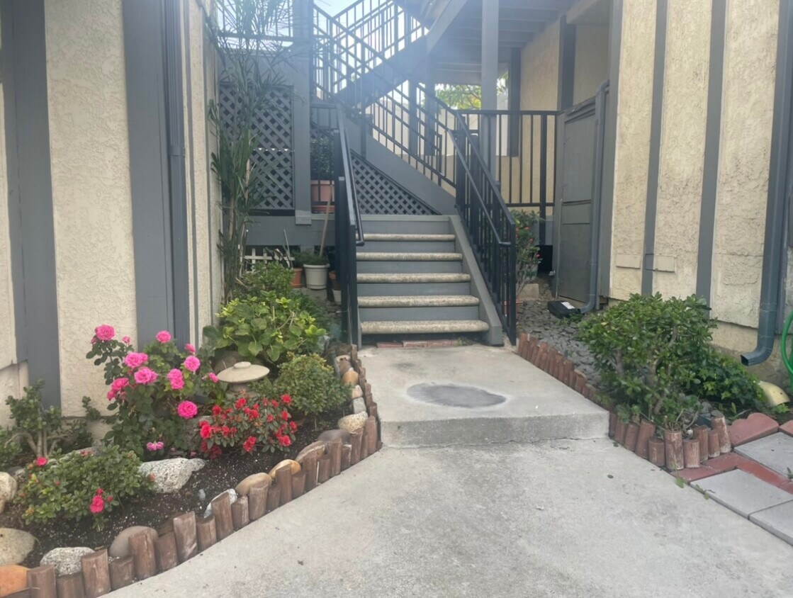 Entrance - 545 S Walnut St