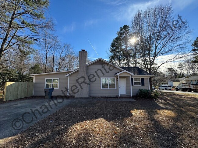 Foto del edificio - Ranch home in great Charlotte location!