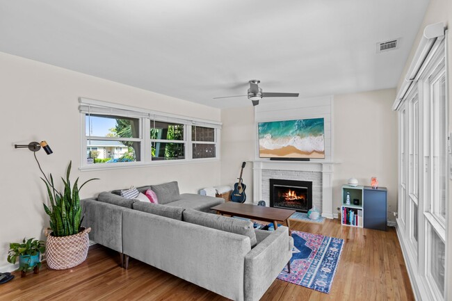 Foto del edificio - Beautiful 3-bedroom, 2-bathroom house in L...