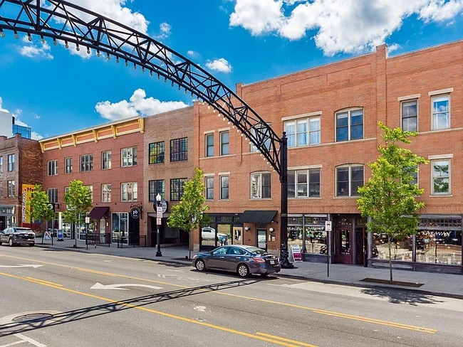 Building Photo - 769 N High St