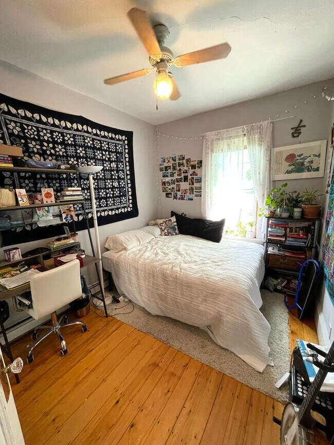 Foto del edificio - Spacious Apartment Laundry in Unit , XL OUTDOOR SPACE & PORCH