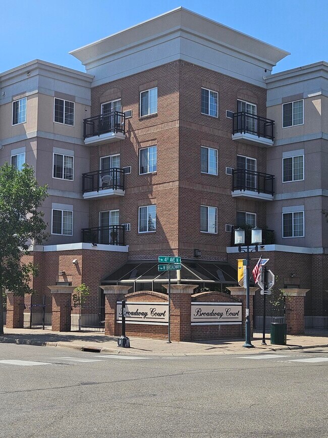 Foto del edificio - Broadway Court Senior Apartments