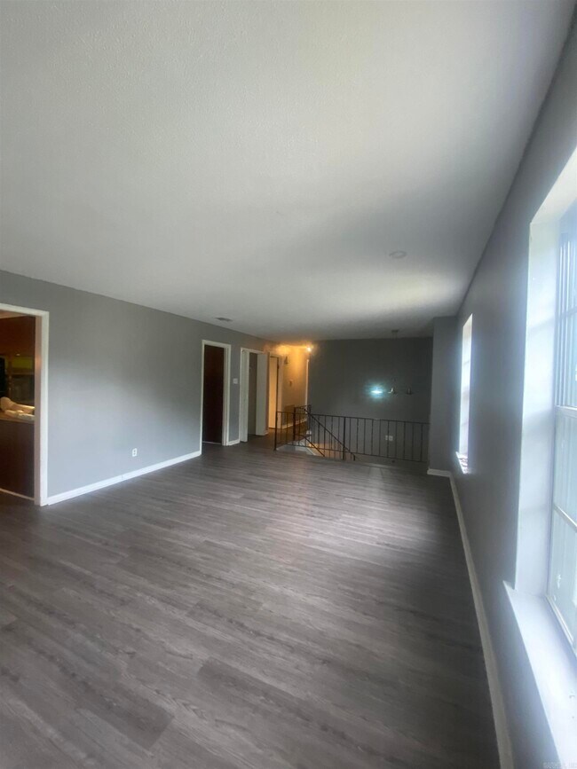 Building Photo - 318 Alamo Dr