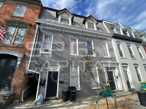 Building Photo - 213 S Main St