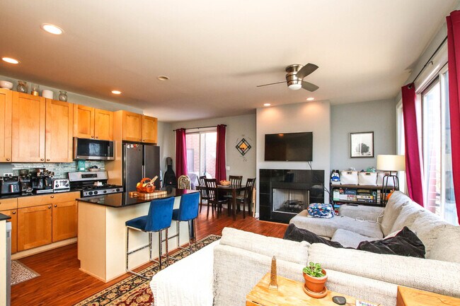 Foto del edificio - 838 N Racine Ave