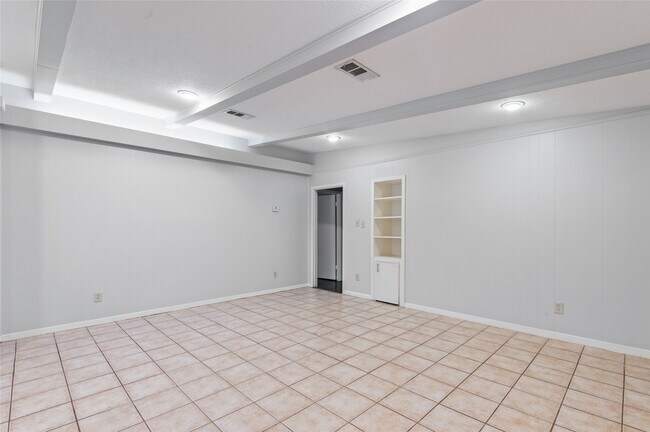 Foto del edificio - 118 E Thornton Rd