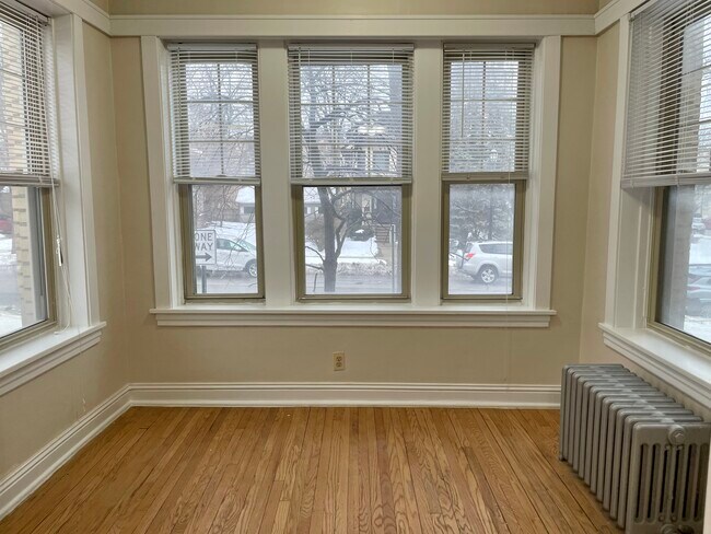 Foto del edificio - 548 Elmwood Ave