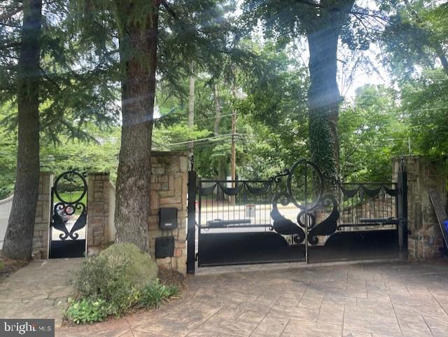 Foto del edificio - 5301 Goldsboro Rd