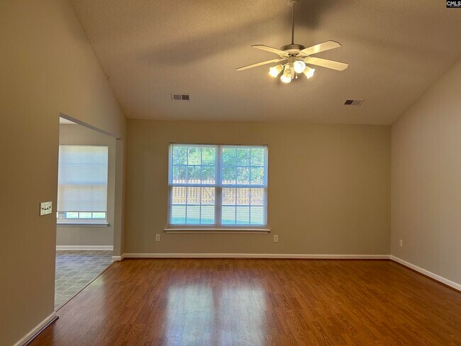Building Photo - 187 Elm Creek Dr