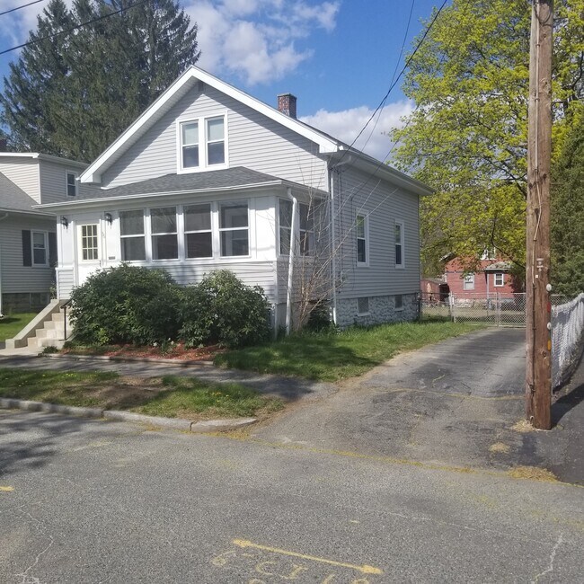 Building Photo - 36 Rowena St