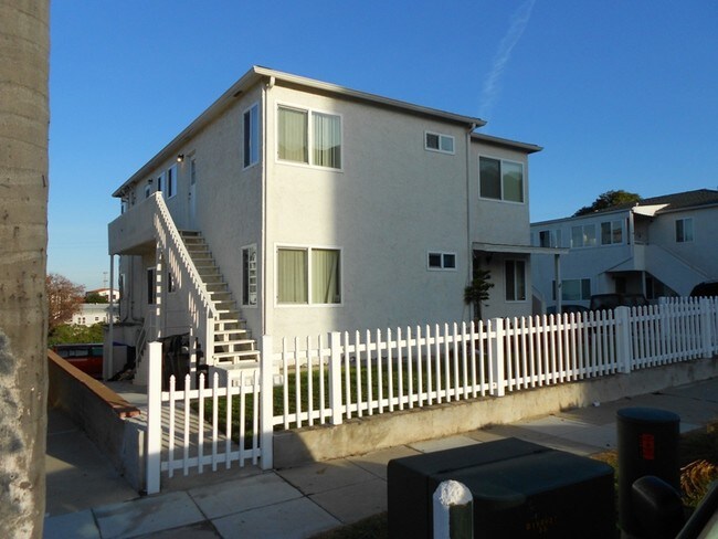 Vista desde Chatsworth - Chatsworth Boulevard Apartments