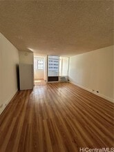 Building Photo - 747 Amana St