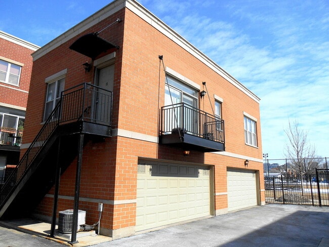 Building Photo - 1311 N Burling St