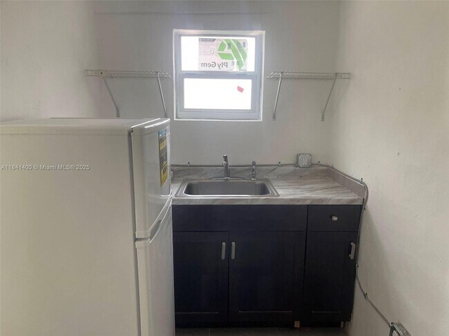 Foto del edificio - 4015 SW 19th St