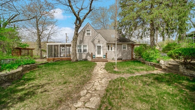 Building Photo - Miller Beach Living – Walk to the Lake!