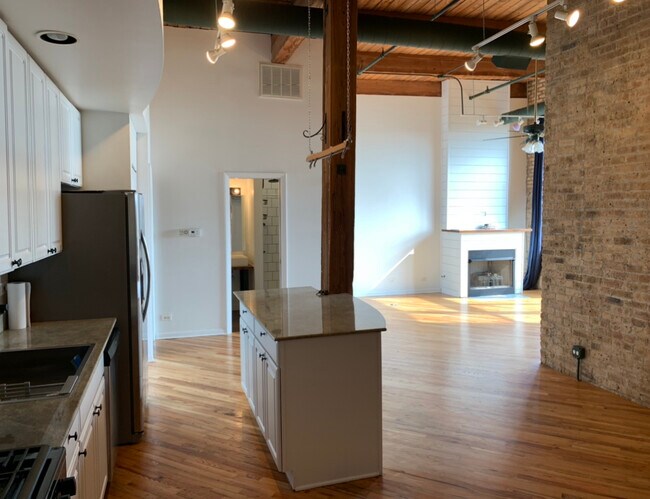 Foto del edificio - 2222 W Diversey Ave