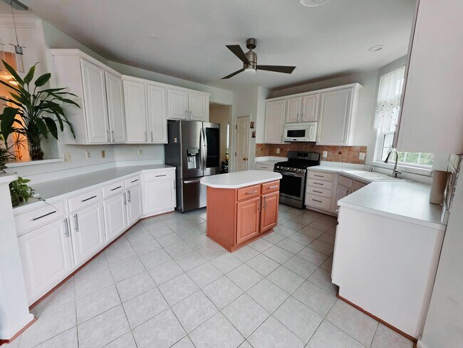 Building Photo - 17204 Sumac Ct