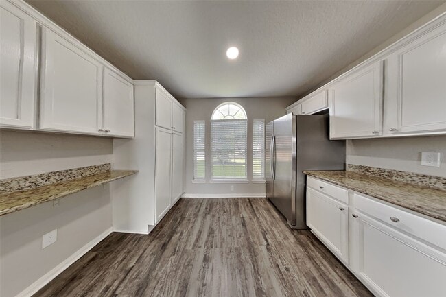 Building Photo - 22723 W Waterlake