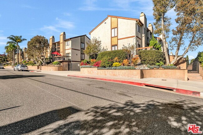 Foto del edificio - 2333 241st St