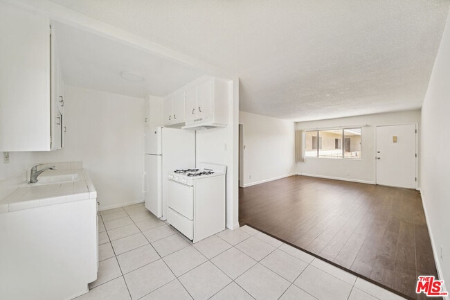 Building Photo - 2038 S Holt Ave