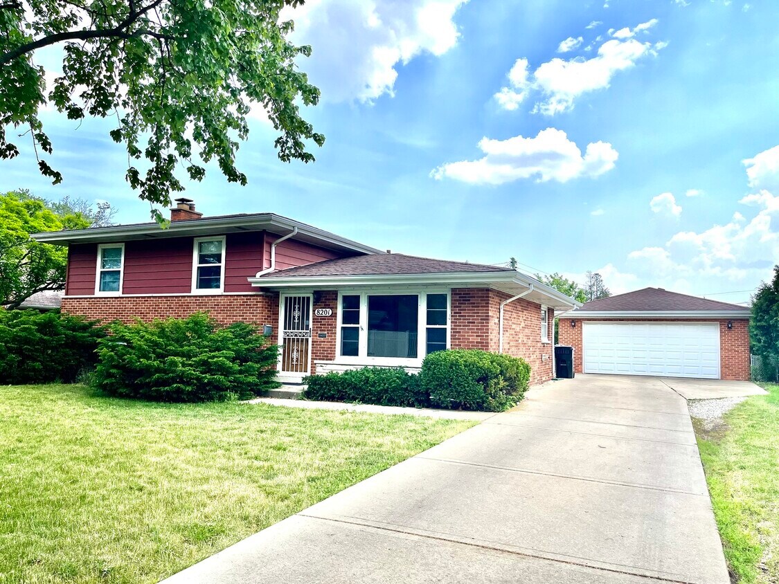 8201 W Maple Ave, Norridge, IL 60706 House Rental in Norridge, IL