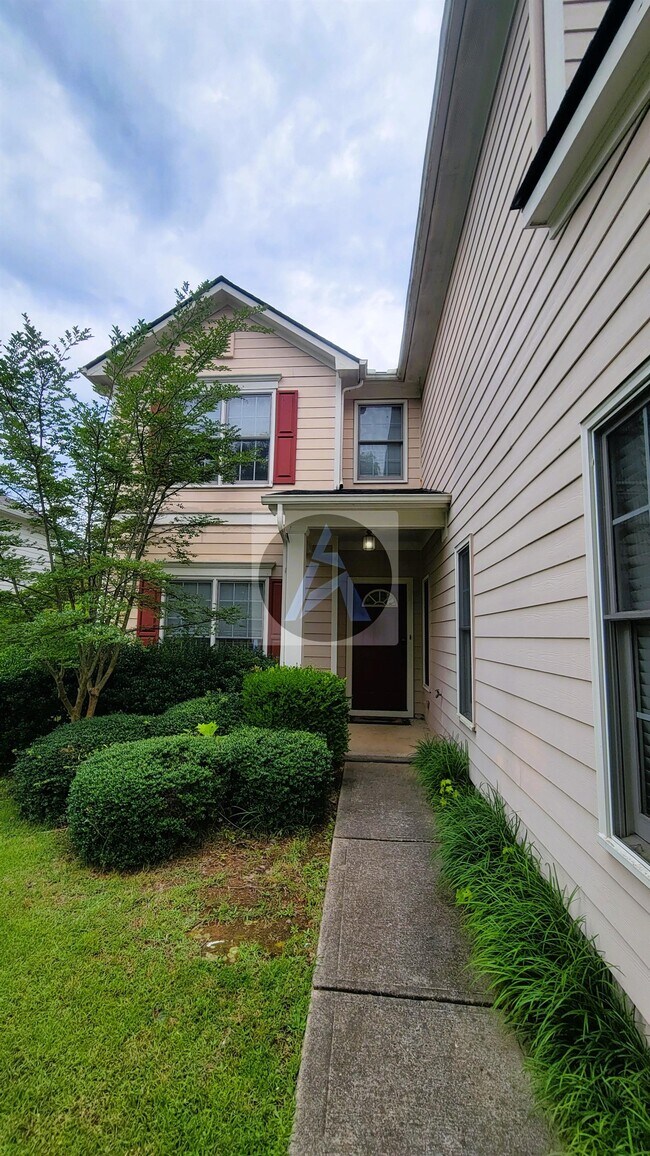 Foto del edificio - 3430 Palm Cir