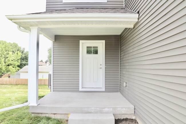 Building Photo - 2122 2nd St SW